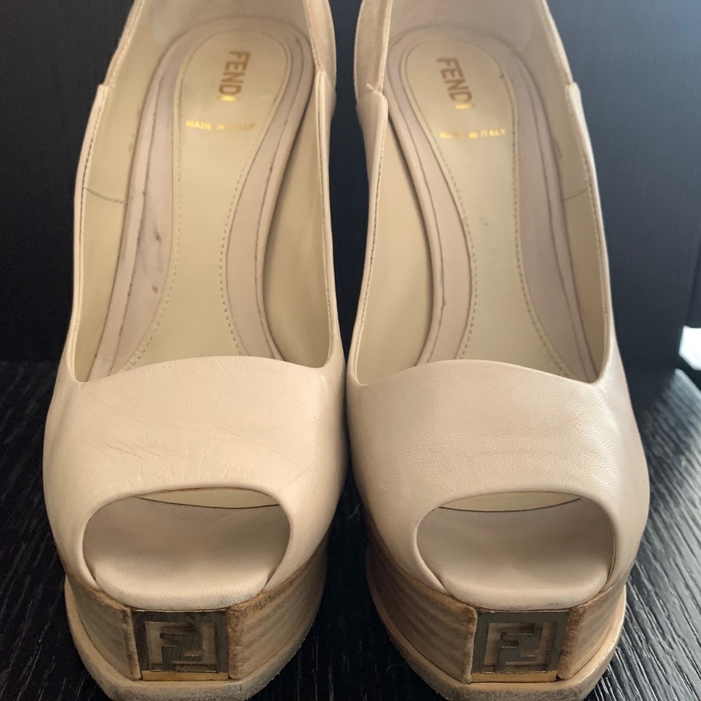 Fendi “Fendista” cap toe platform pumps nude 37